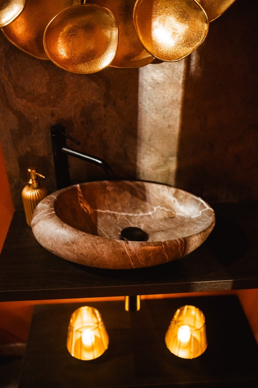 Profesionální thajská masáž a relaxační procedury v salonu tradiční asijské péče LAYA Spa Ritual Liberec