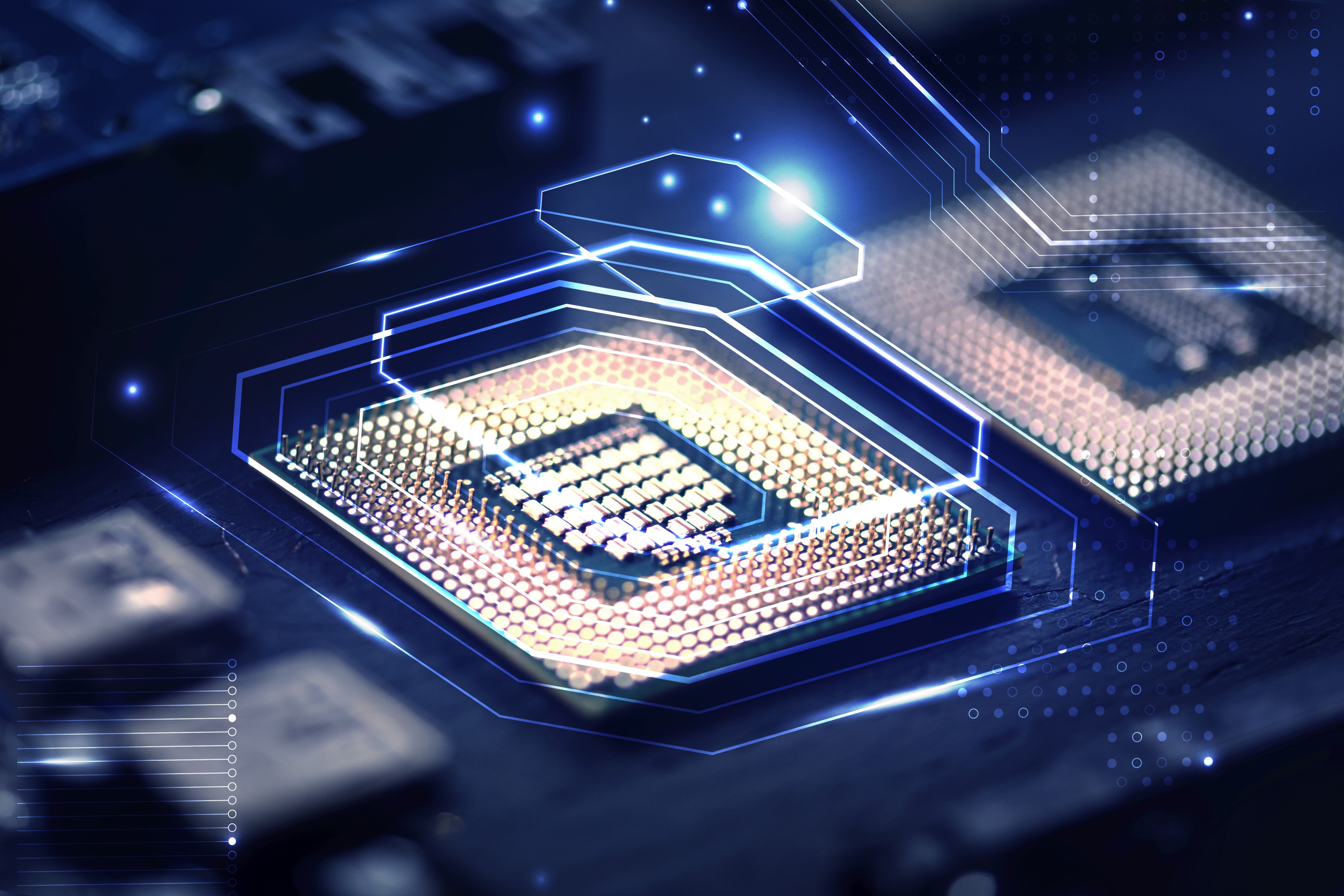 Eine stilisierte Nahaufnahme eines Computerprozessors (CPU) auf einer Hauptplatine. Leuchtende blaue, holografische Linien und digitale Grafiken überlagern den Chip und symbolisieren Datenverarbeitung und moderne Technologie.
