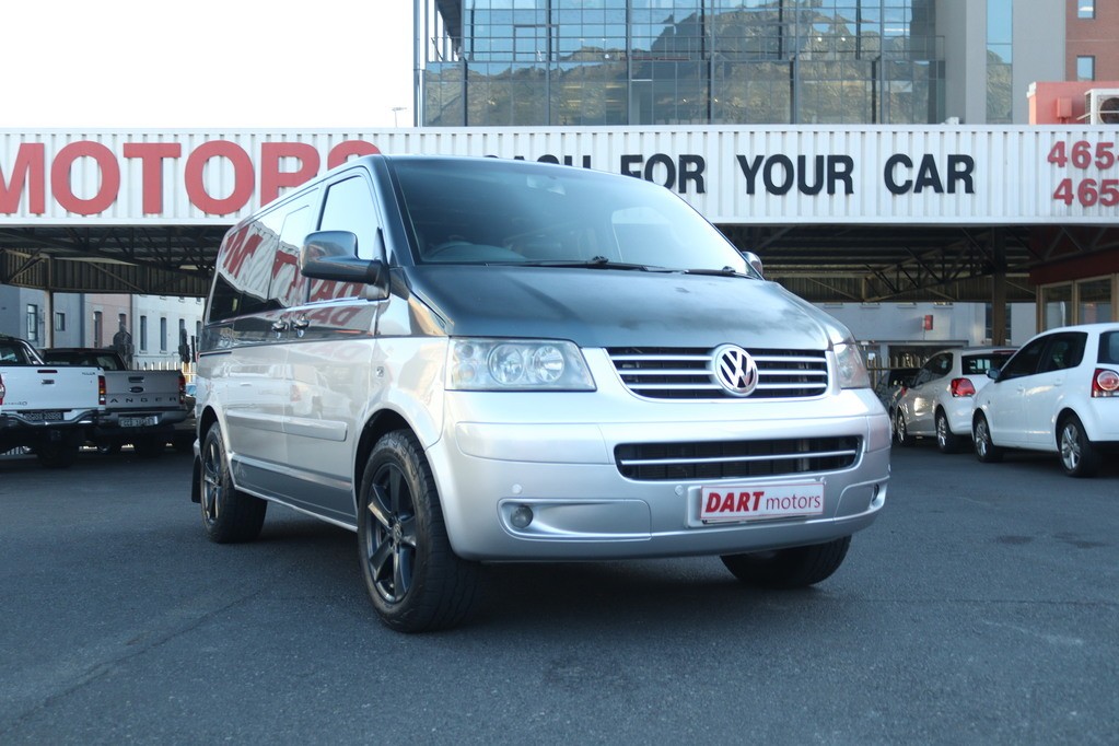 A view of the top of the eiffel tower