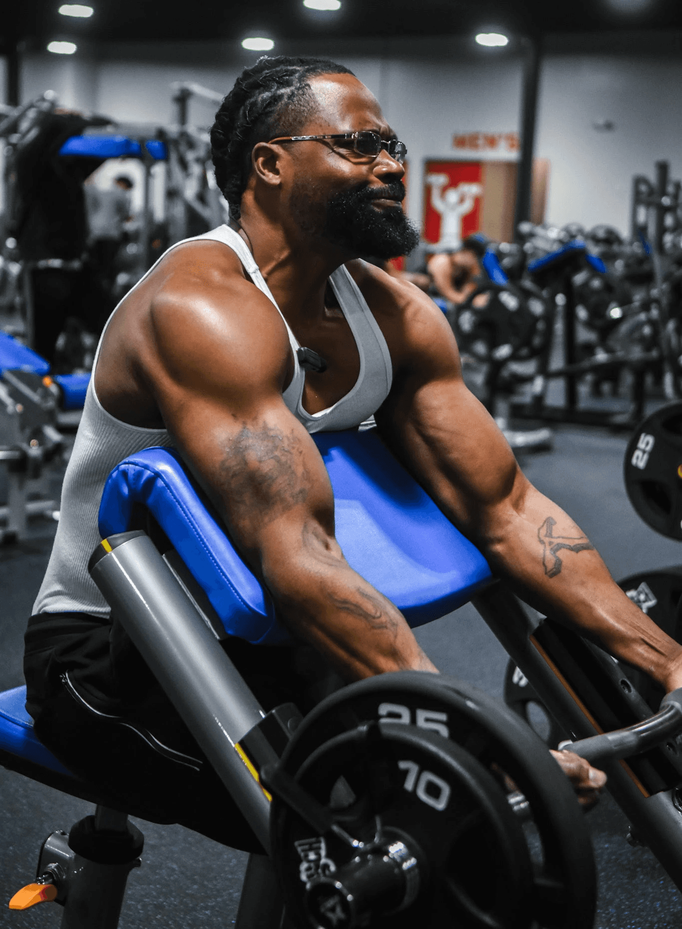 Photo of personal trianer in a gym