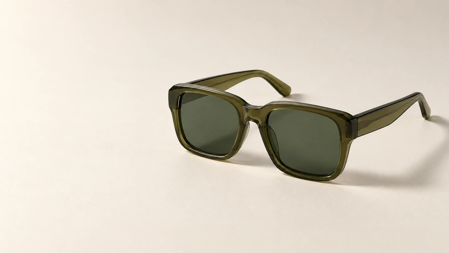 Glamoor eyewear campaign photo