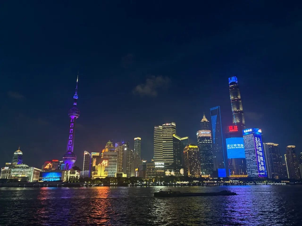 skyline van the bund in shanghai