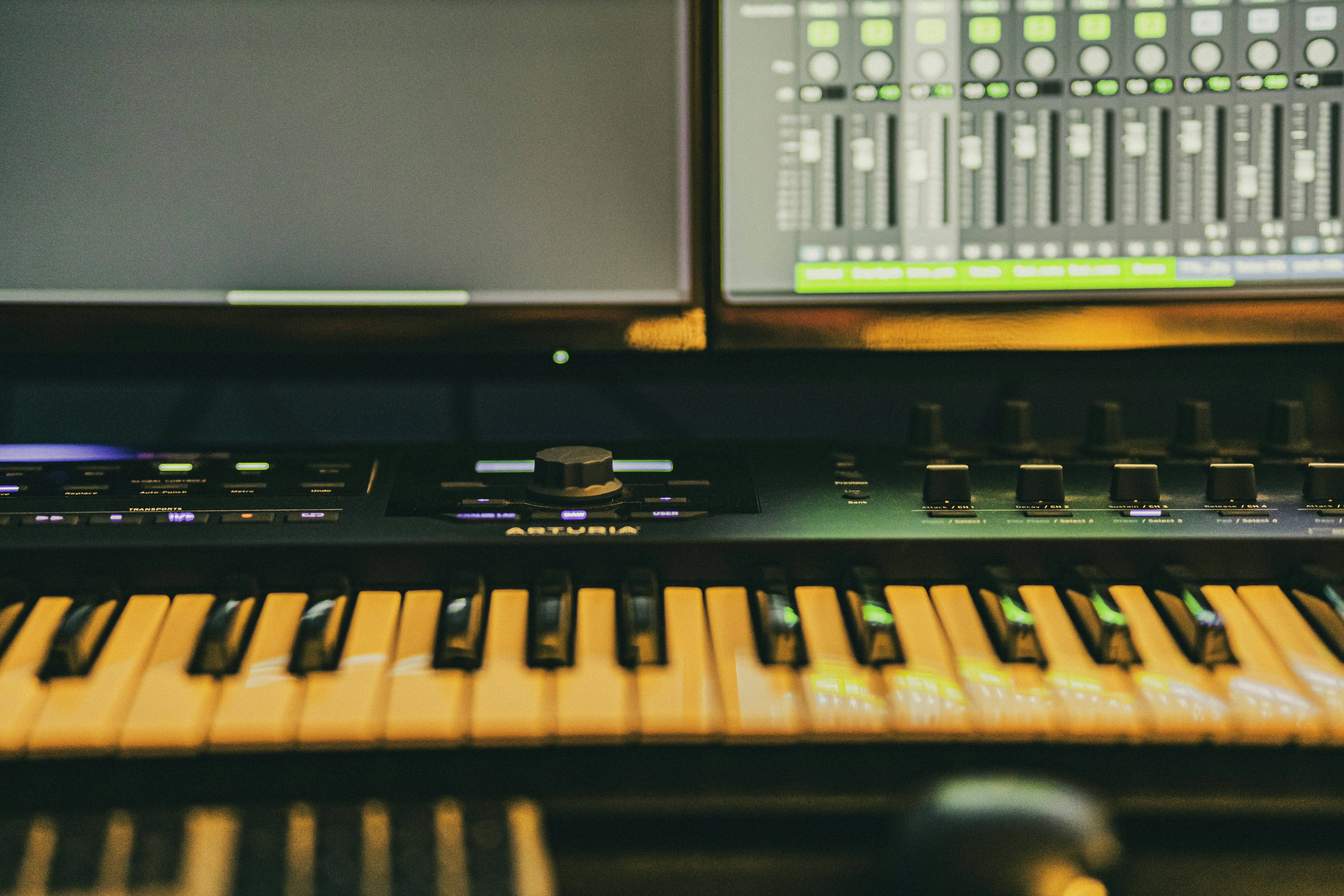 closeup of keyboard - Best EDM Software
