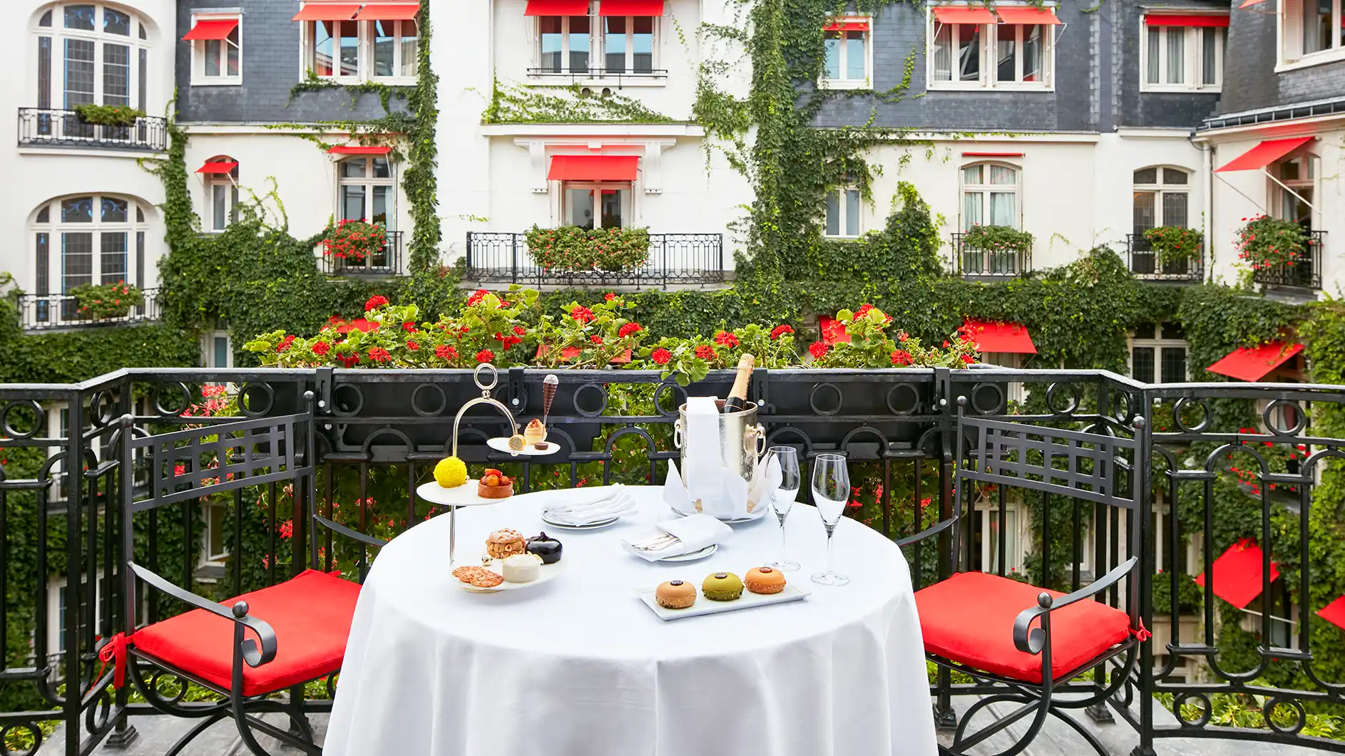 hotel plaza athenee reservation