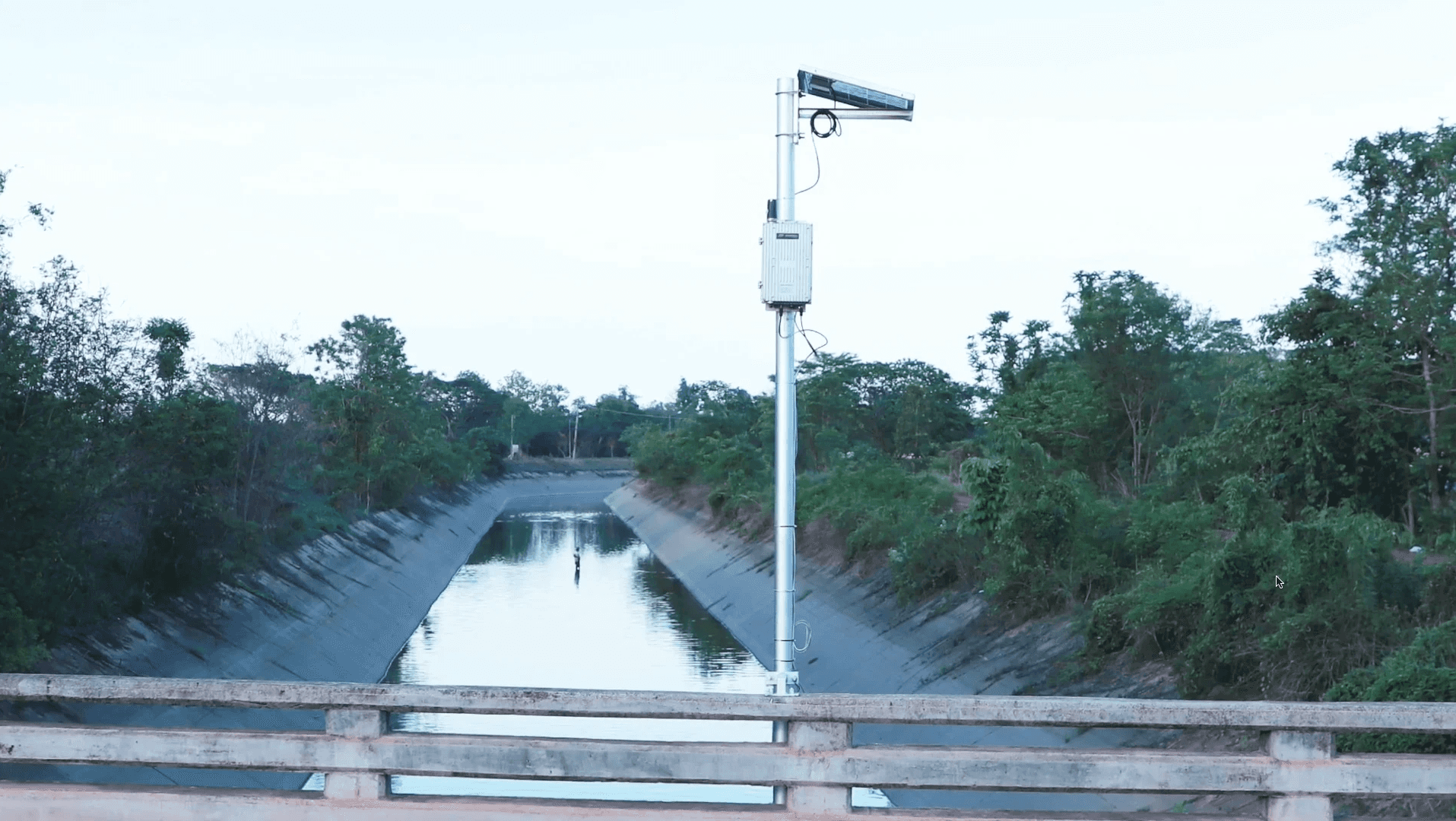 數位發展部數位產業署黃雅萍副署長及臺灣廠商參與泰國智慧城市展臺灣主題館開館合照