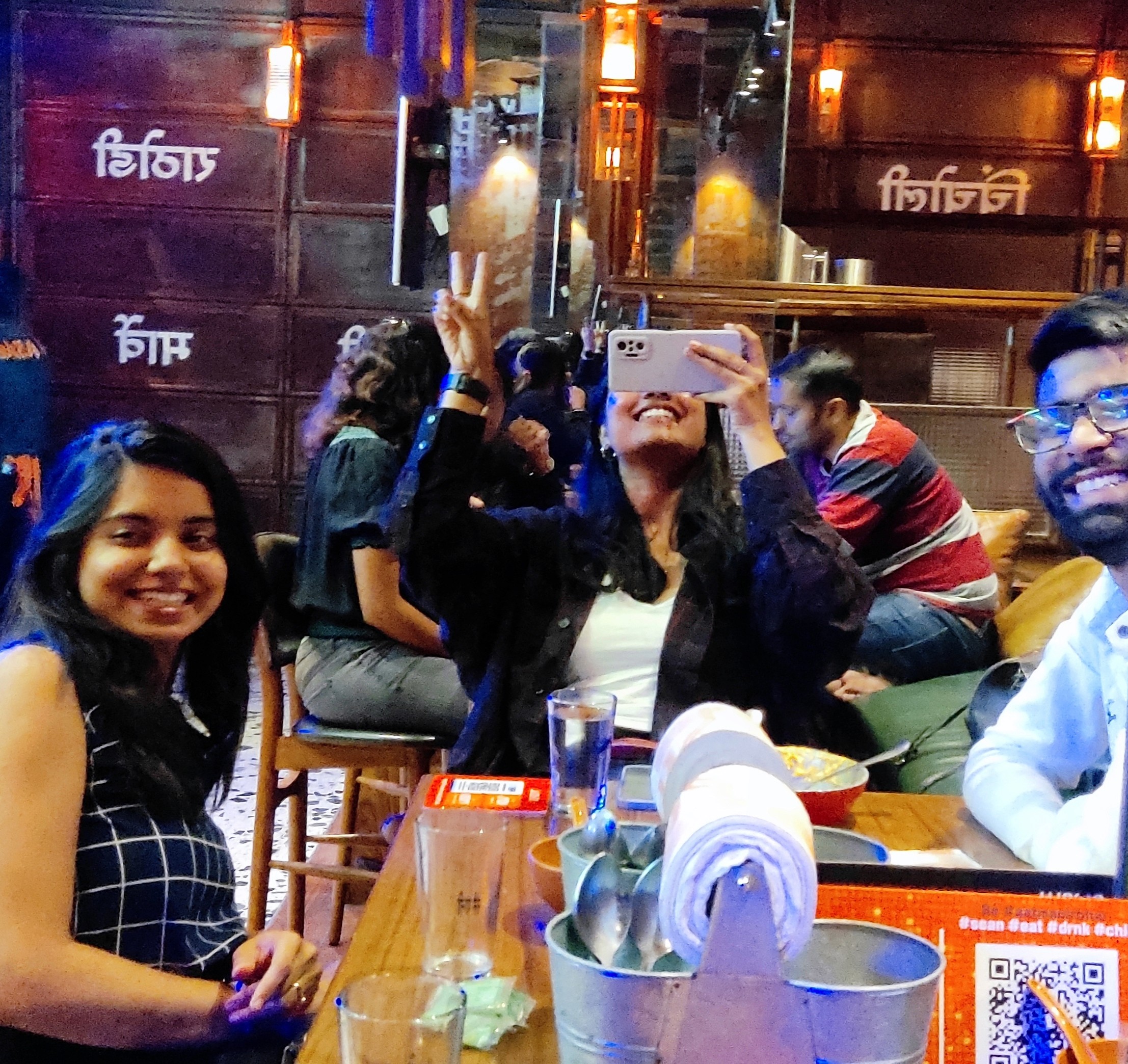 Image of Richa Chordia enjoying dinner with friends