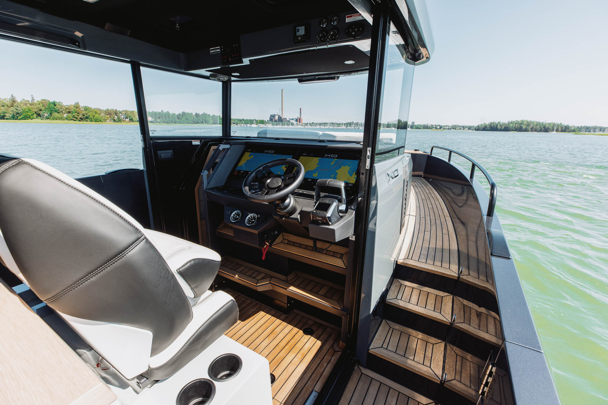 Wheelhouse of the XO EXPLR 44