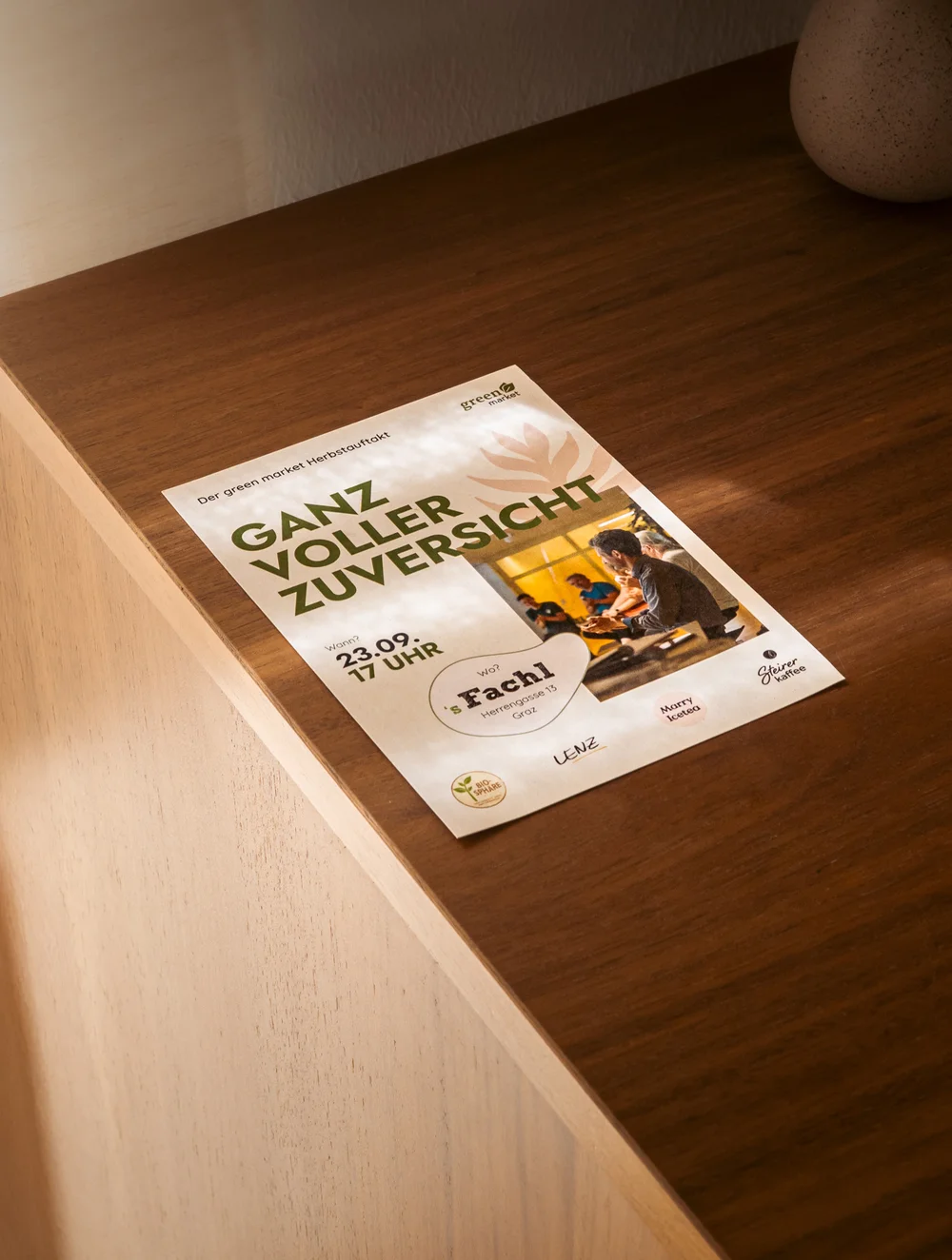 Bild von einem Flyer von green market welcher von Base and Beyond designed wurde.