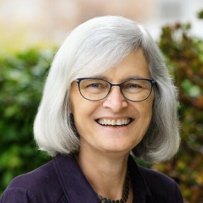 woman on focus photography