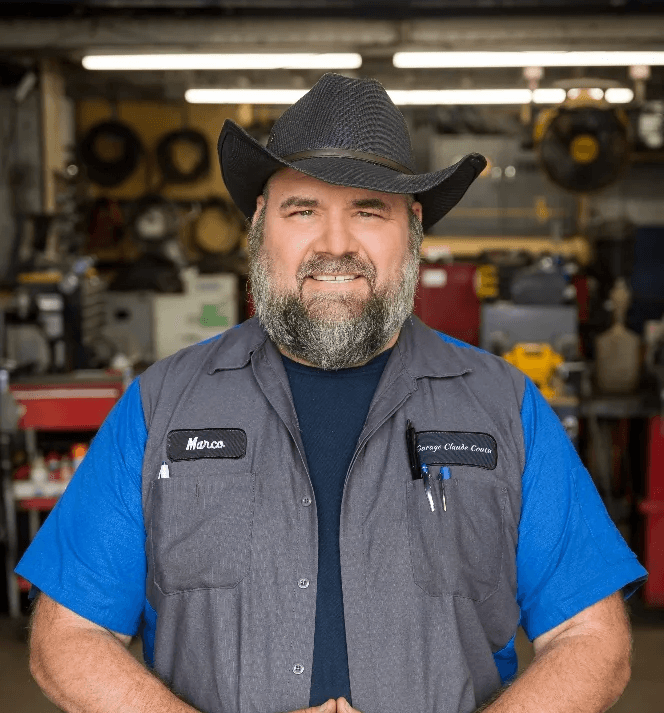 Marco Lachaîne, président et co-propriétaire du Garage Claude Coutu, garagiste passionné et leader dévoué à son équipe.