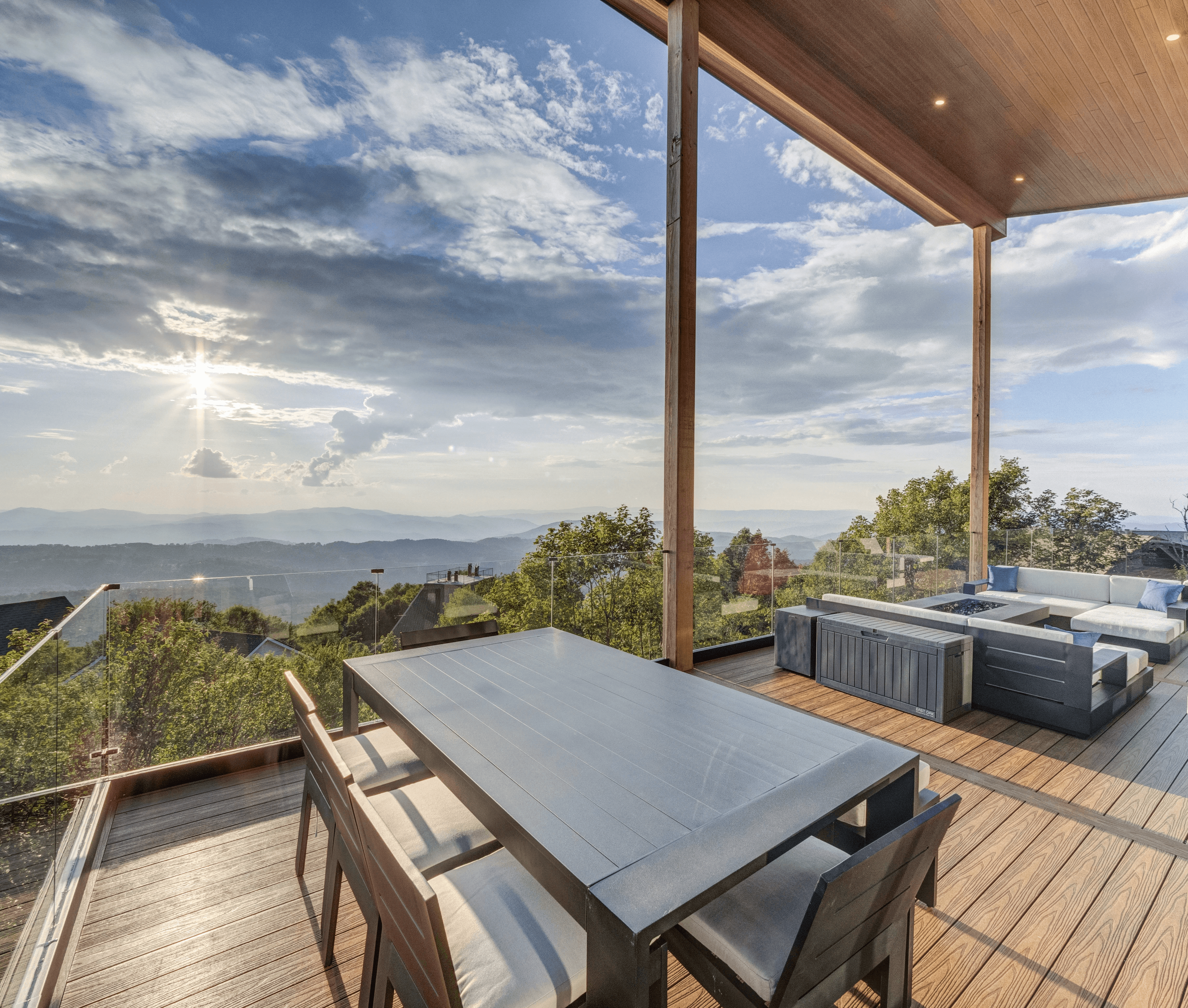 Dining table for 12 at Beech Harmony mountain retreat