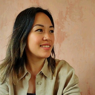 a man in a suit and glasses posing for a picture