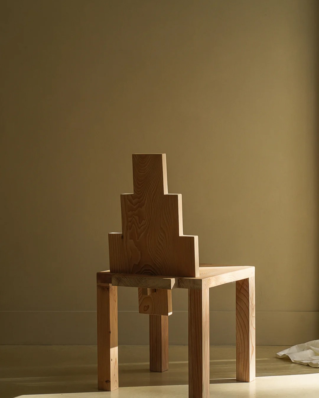 La lune galerie, Absent Chair