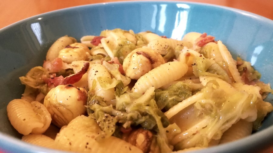 Pasta verze, castagne e pancetta