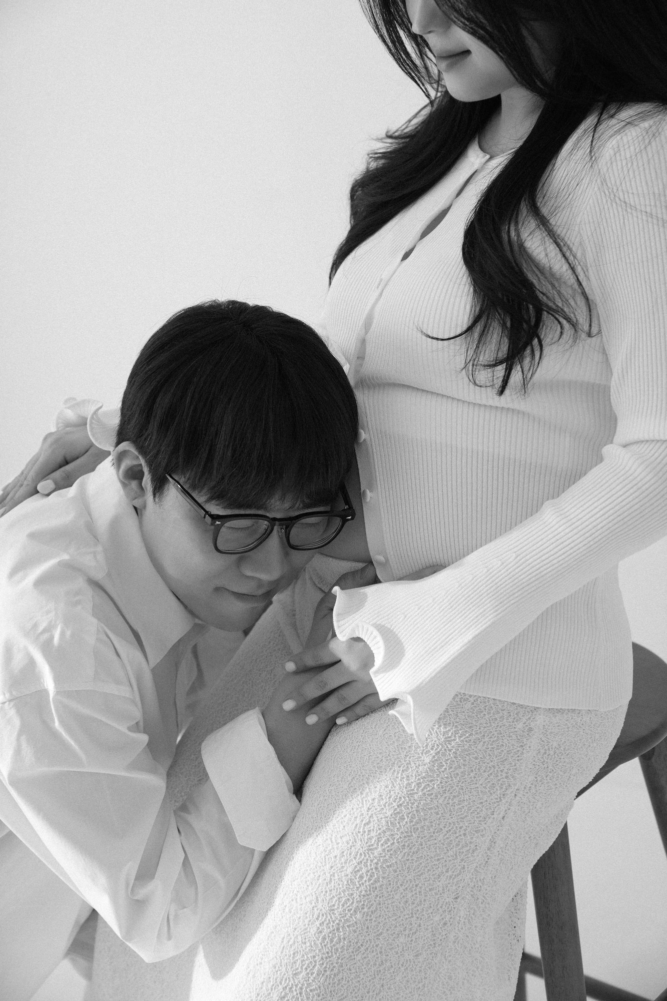 천안만삭사진 촬영 후기 | 스튜디오널이 담아낸 화이트 배경 인물 중심 만삭 촬영