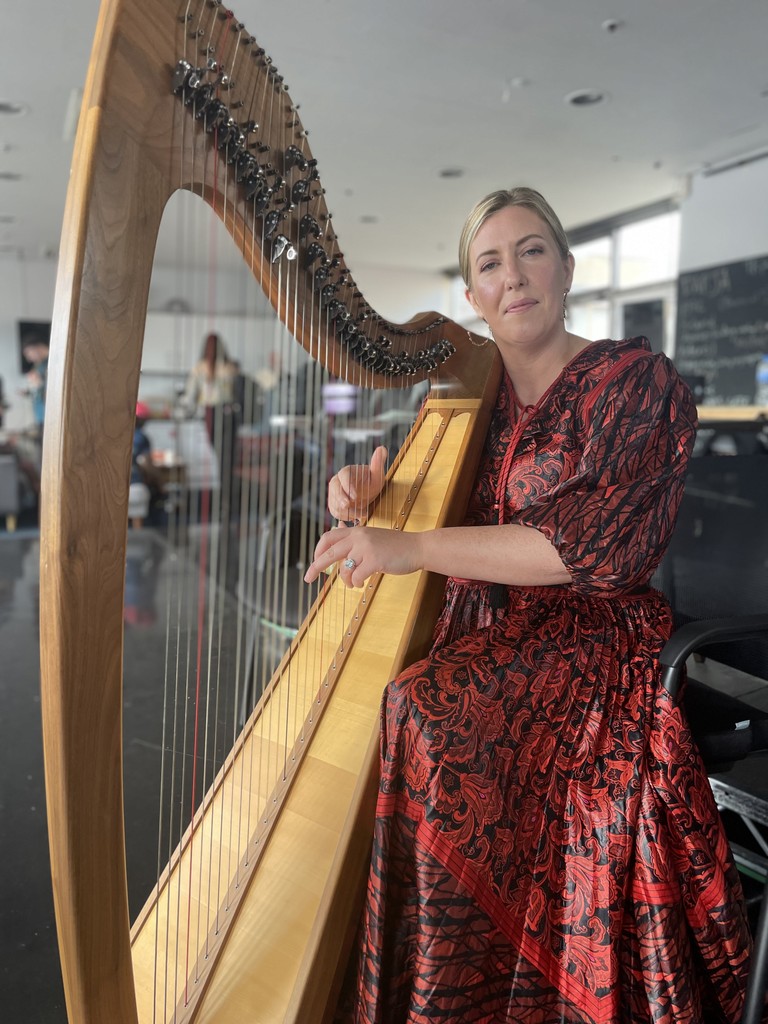 lucia harpist 3