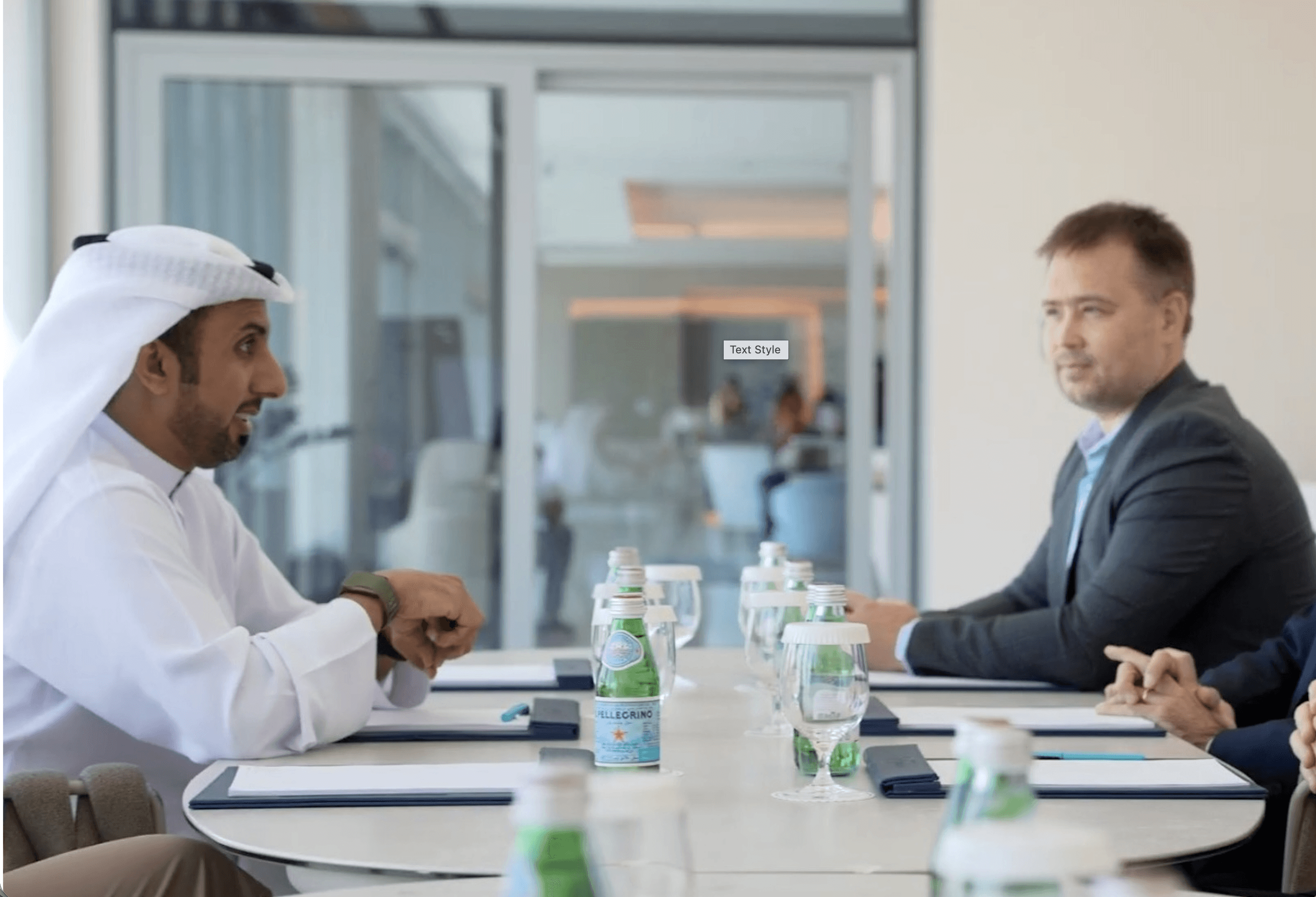 Стратегическая деловая встреча в Дубае