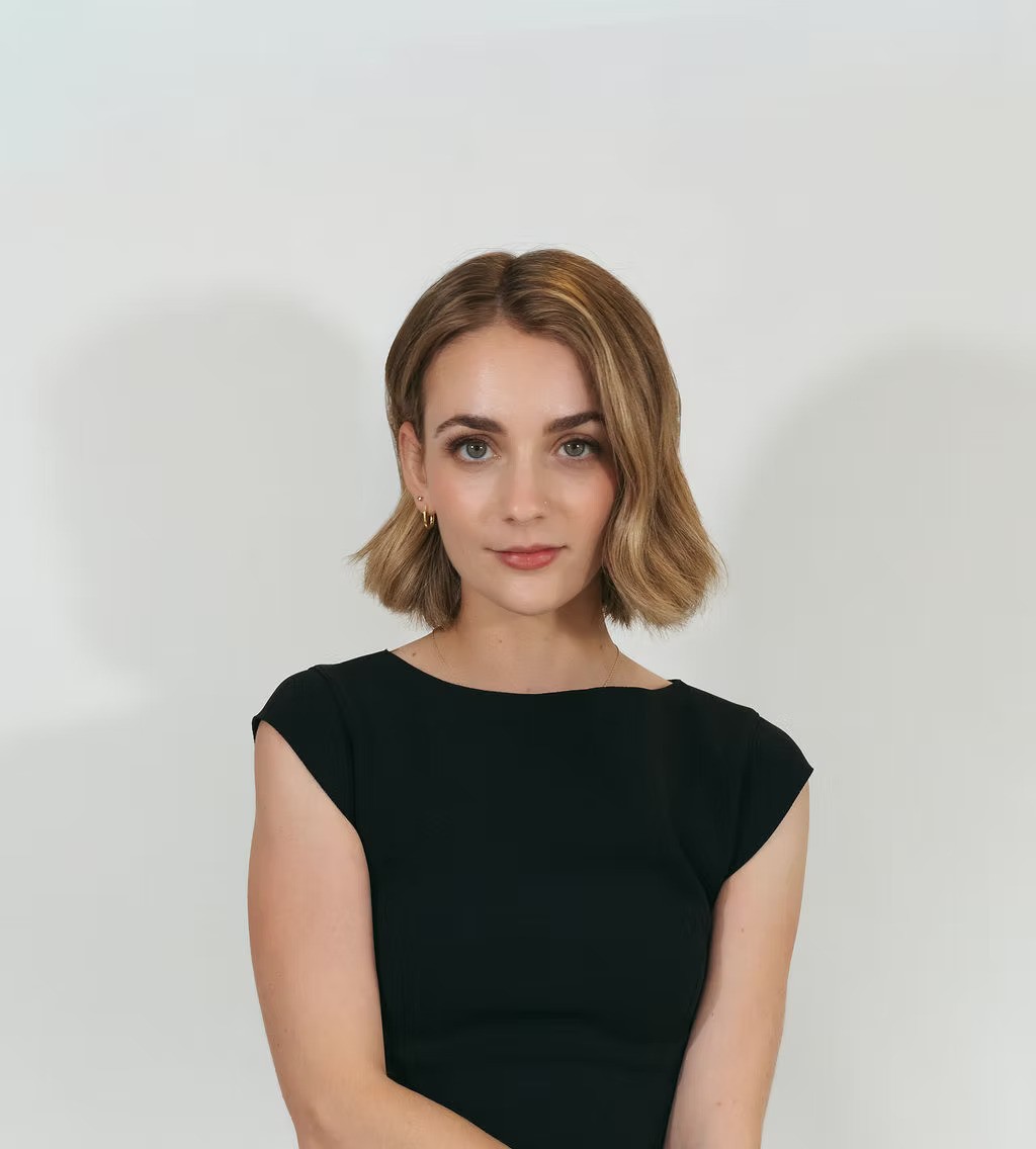 woman wearing black crew-neck shirt