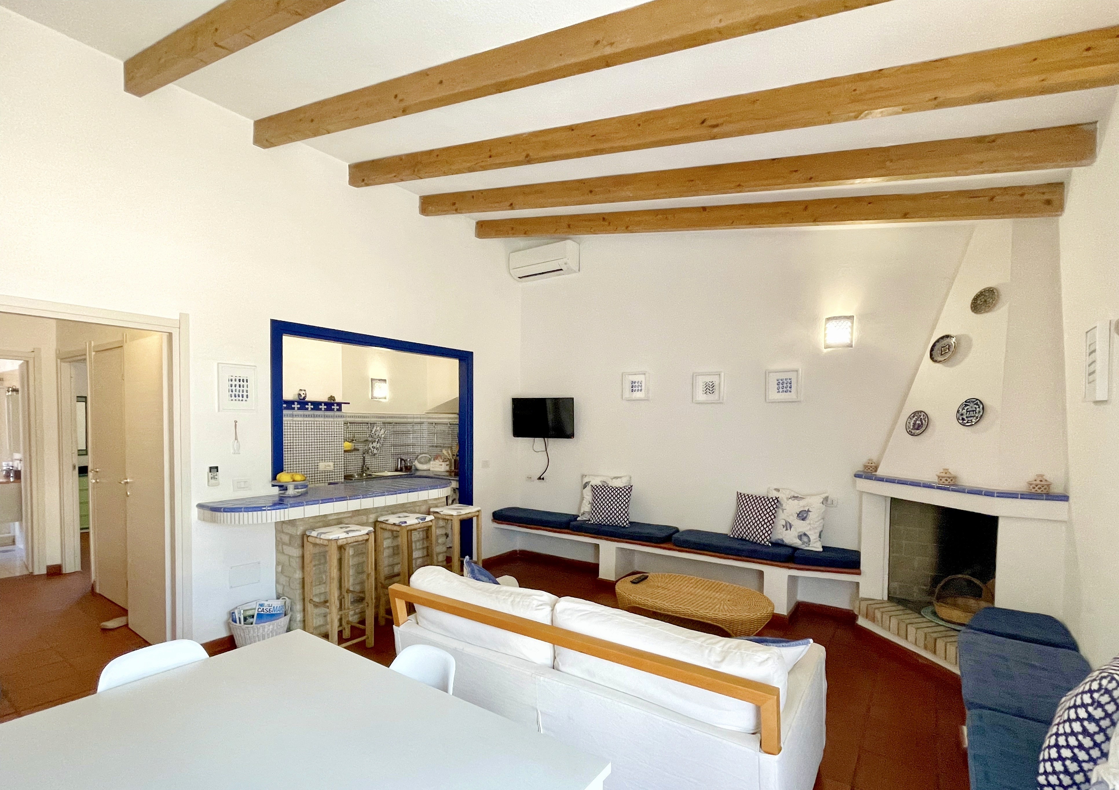 Salone del Trilocale Casa Lia con vista sull’angolo cucina