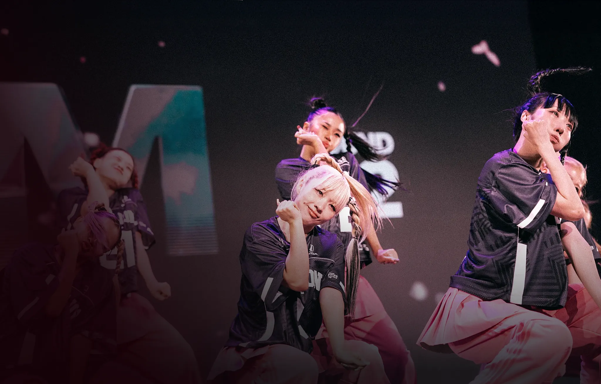 1MILLION dancers performing on stage — IDL Seoul