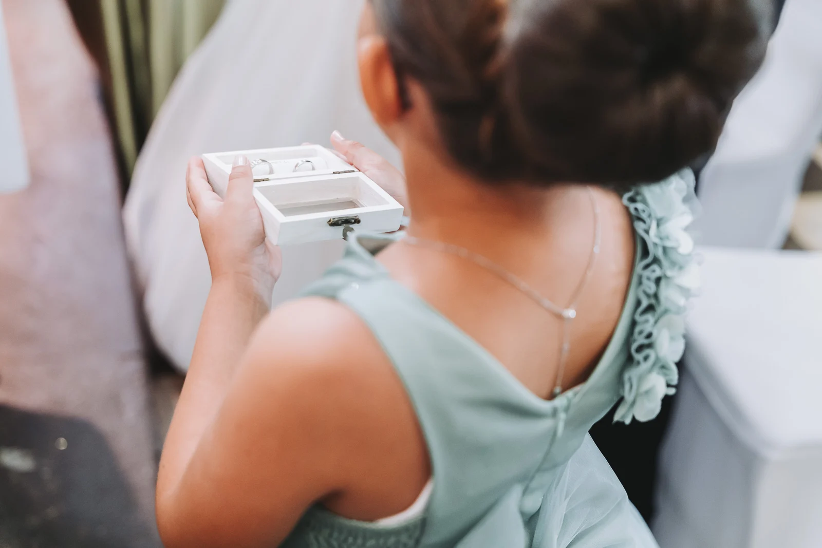 Détail du collier et des bijoux de la mariée — Mariage Réunion | David Dijoux