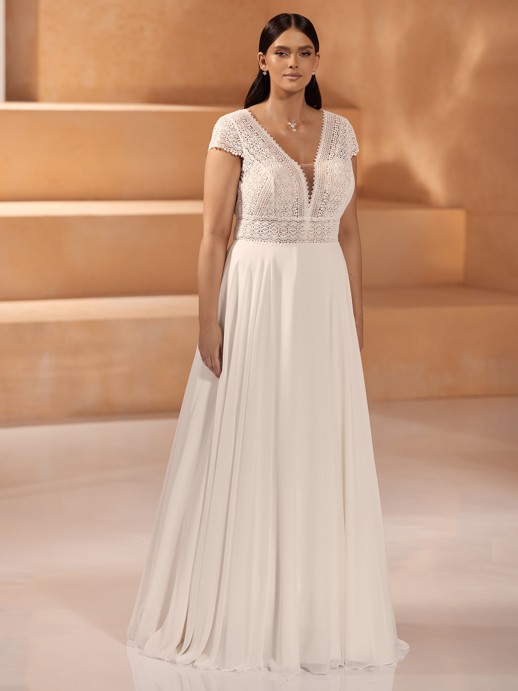 Elegantes Brautkleid in großer Größe