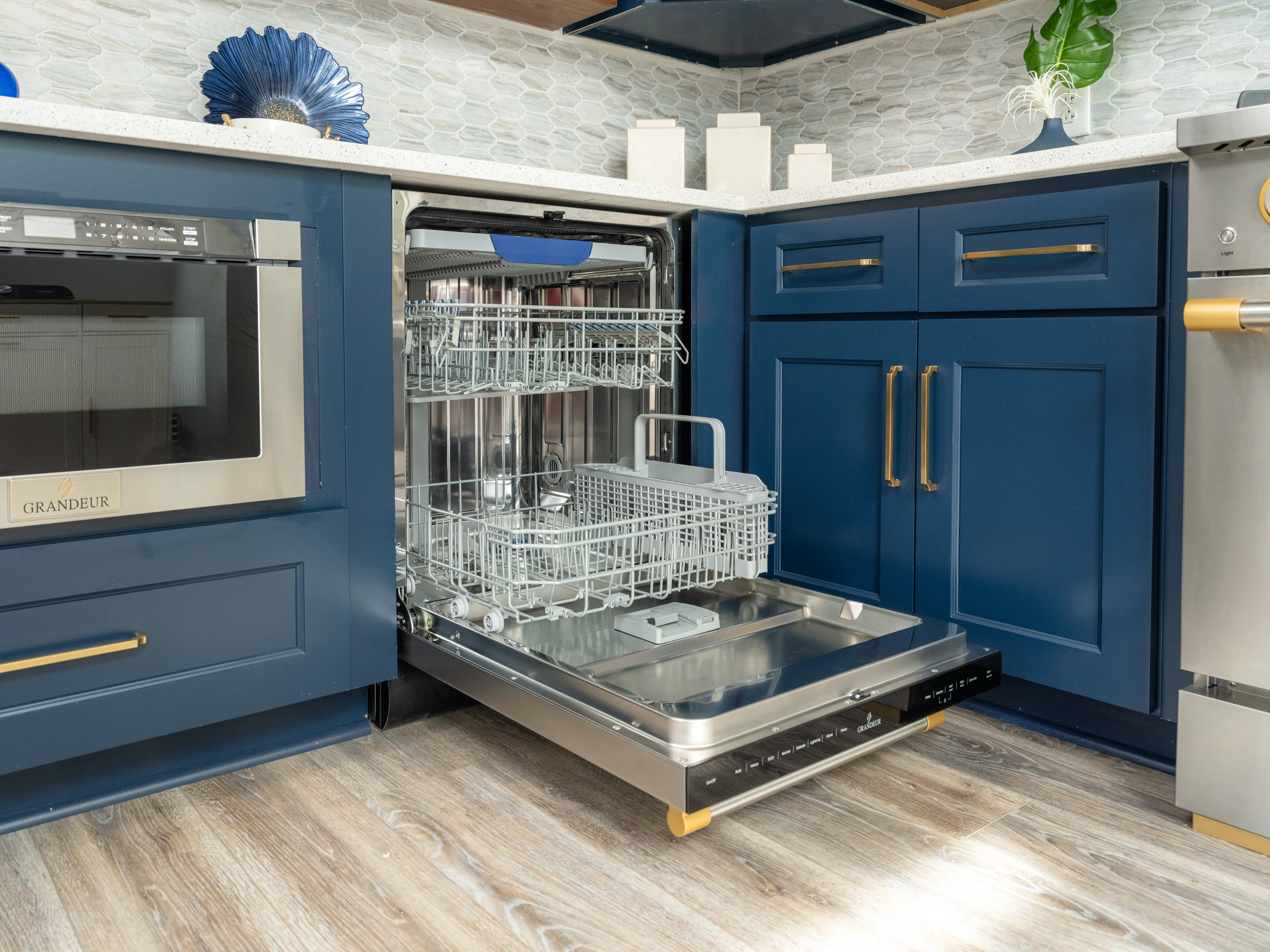Grandeur dishwasher with door opened