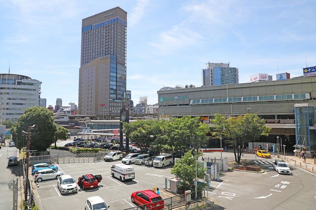三ノ宮駅前