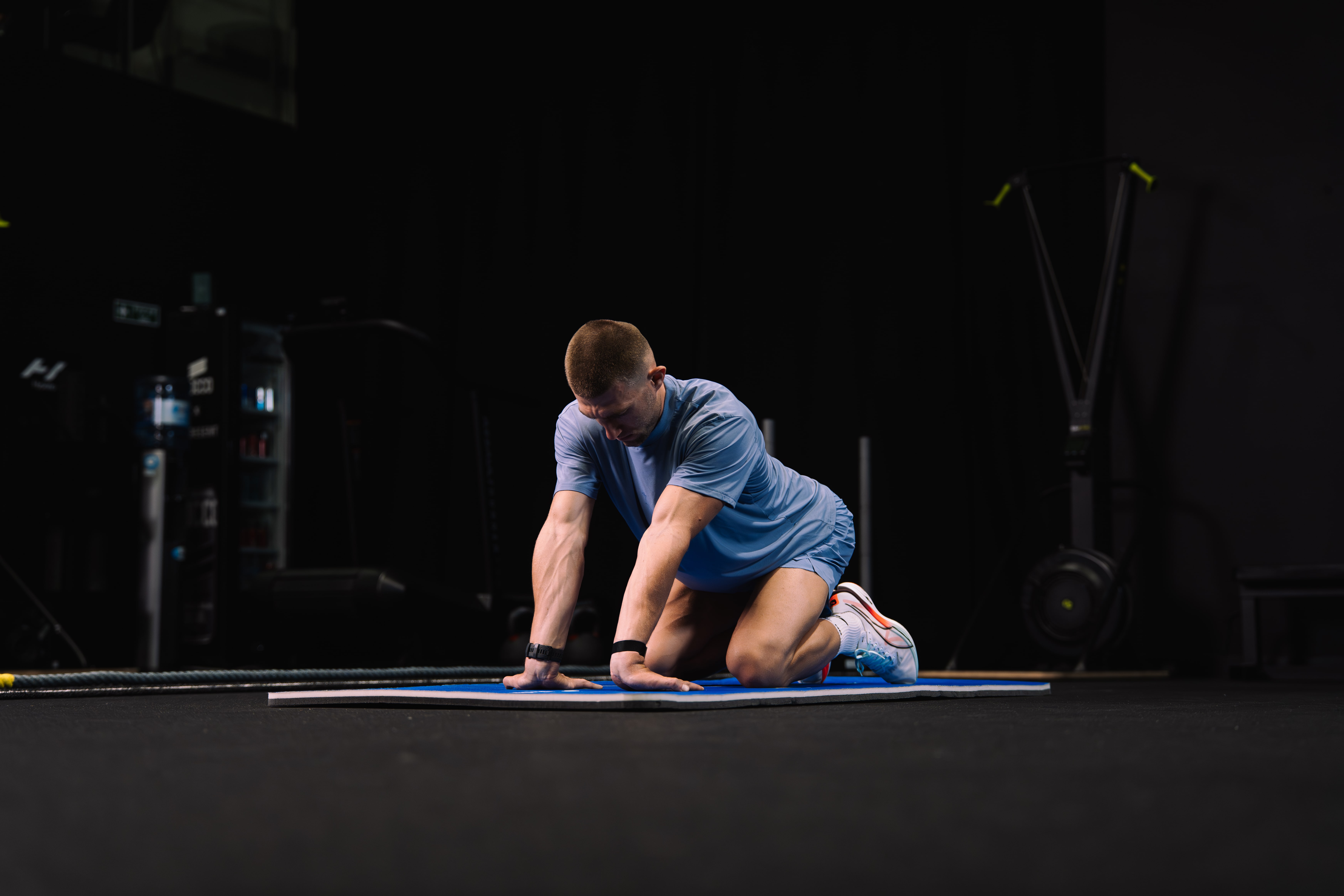 man working hard - Power vs Strength Training