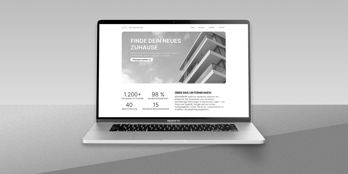 Ein Laptop, der eine beispielhafte Unternehmenswebsite zeigt.
