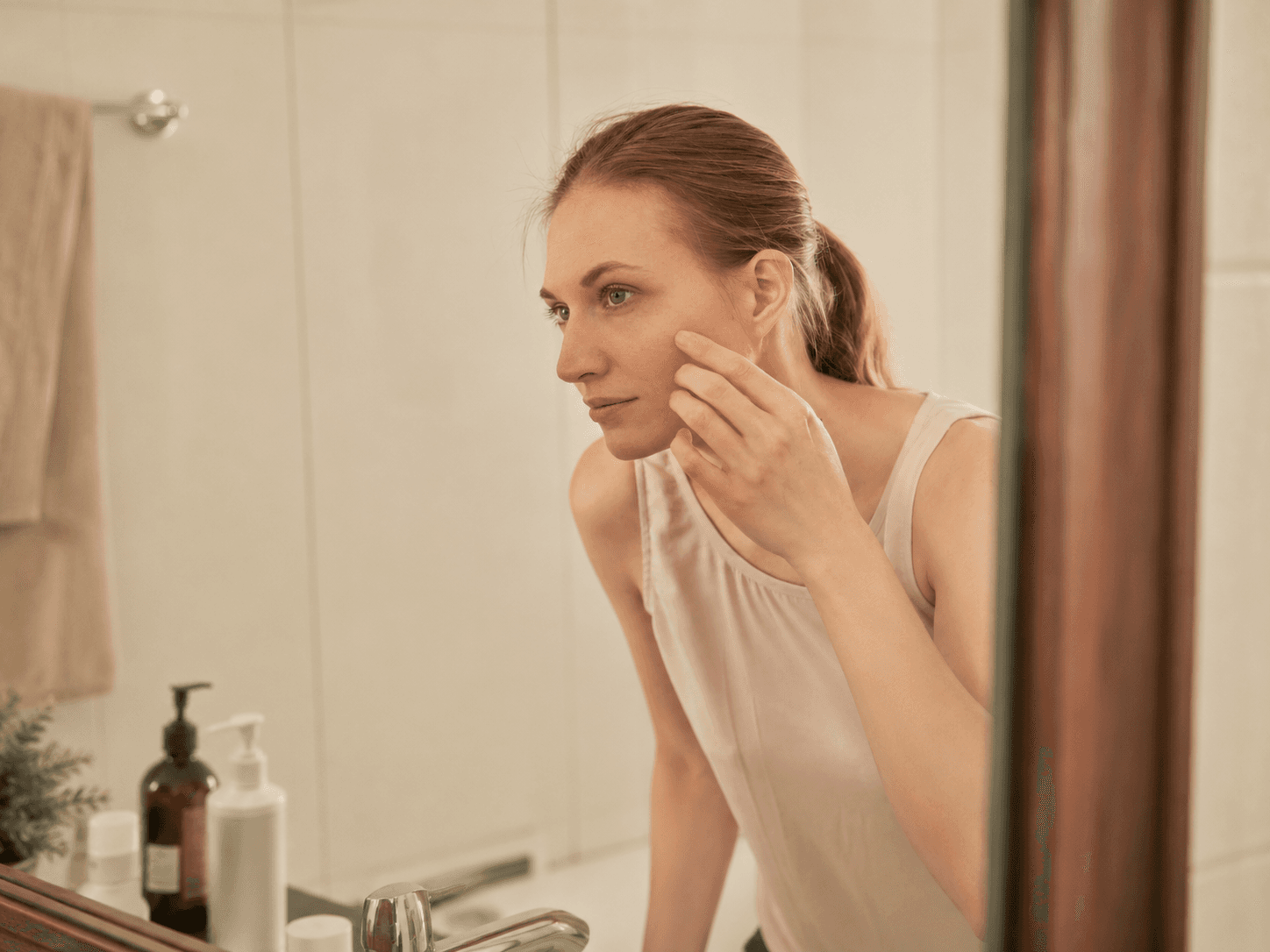 Sodium Hyaluronate Gel vs Hyaluronic Acid Serum — Which Is Better?
