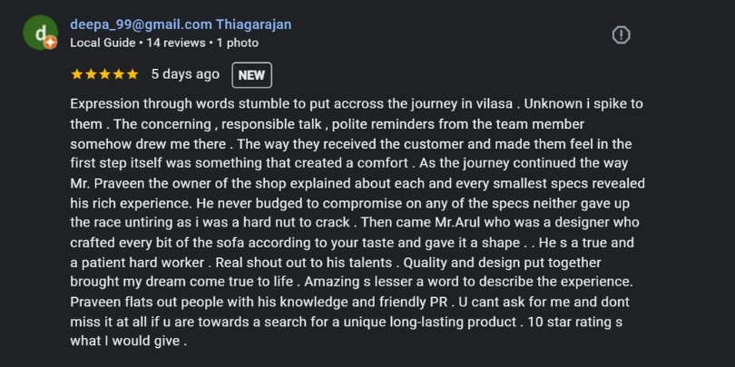 Customer review featuring a green upholstered three‑seater sofa with patterned cushions