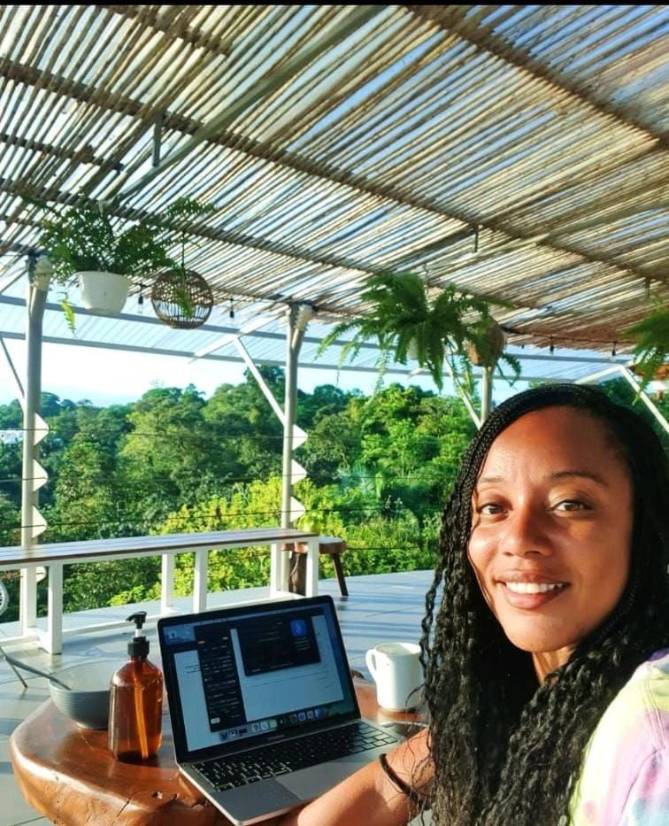 rita batalha outdoors on a laptop