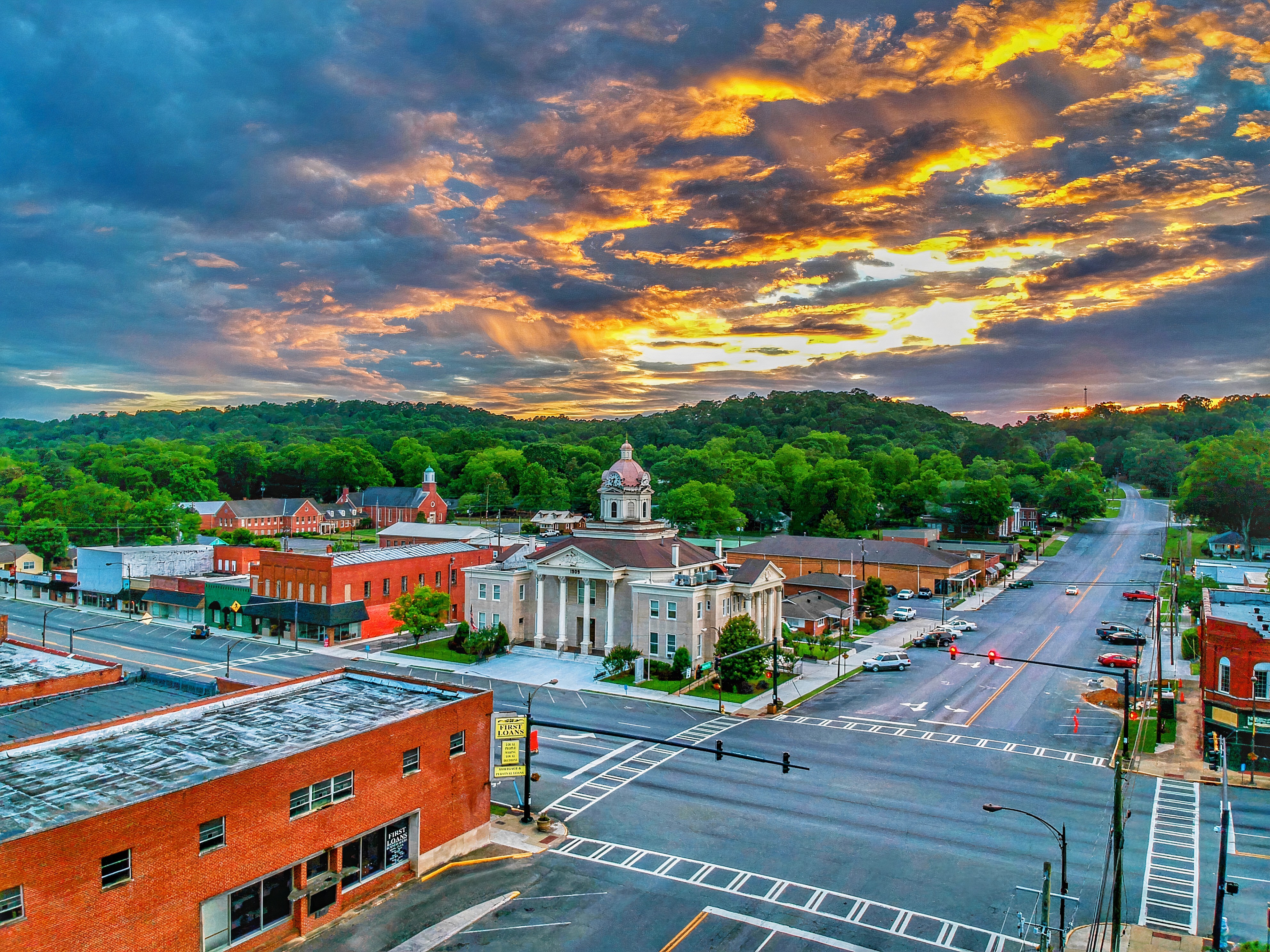 Discover the best roofing companies near you in Summerville, GA. Trusted local roofers for top-quality services and competitive quotes.