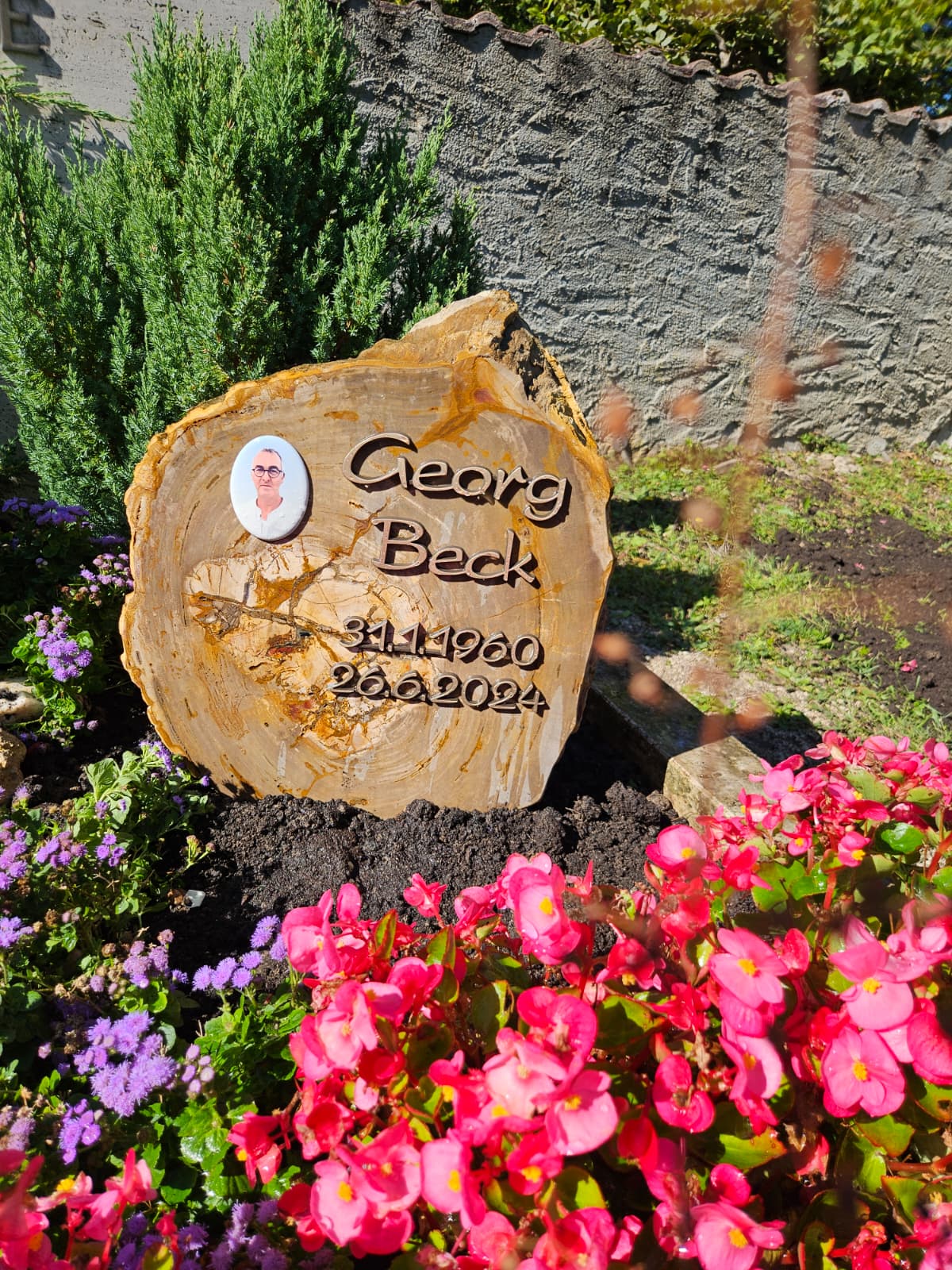 Grabsteine Weikert und Maier