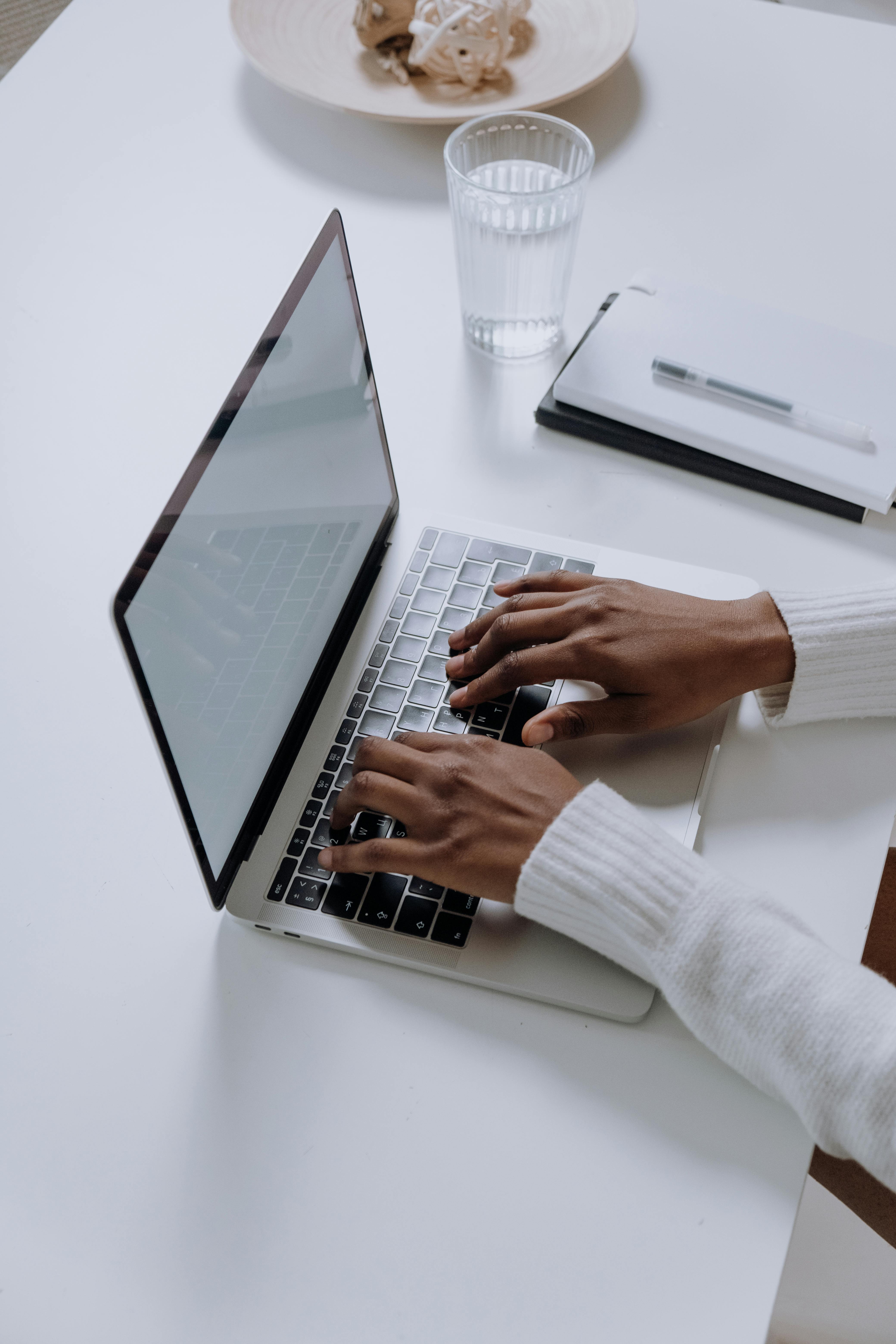 A woman is accessing a blog via laptop
