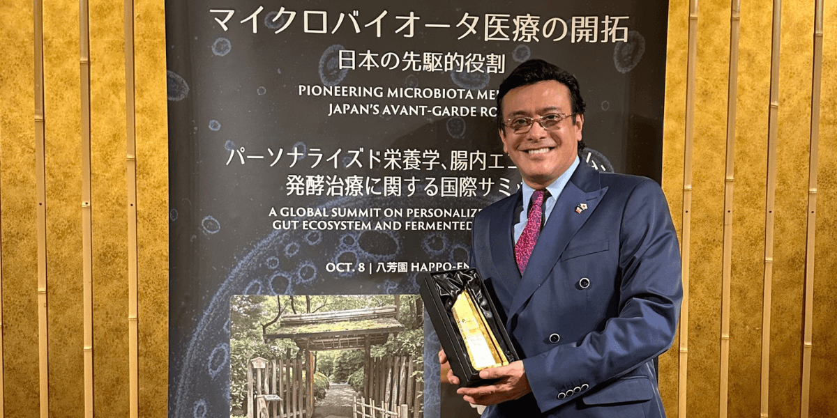 Dr. Mario Acosta Mejรญa receives the RIKEN Health Impact Award for his Metabioticsยฎ discovery in metabolic health.