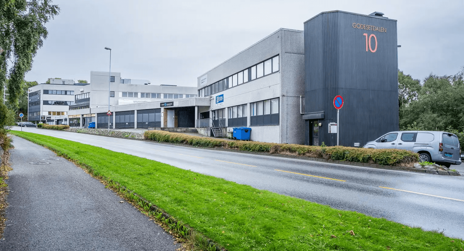 Utvendig visning av Lagerhub sitt minilager på Forus med kort vei og enkel kjøreavstand til Forus næringsområde, Stavanger og Sandnes.