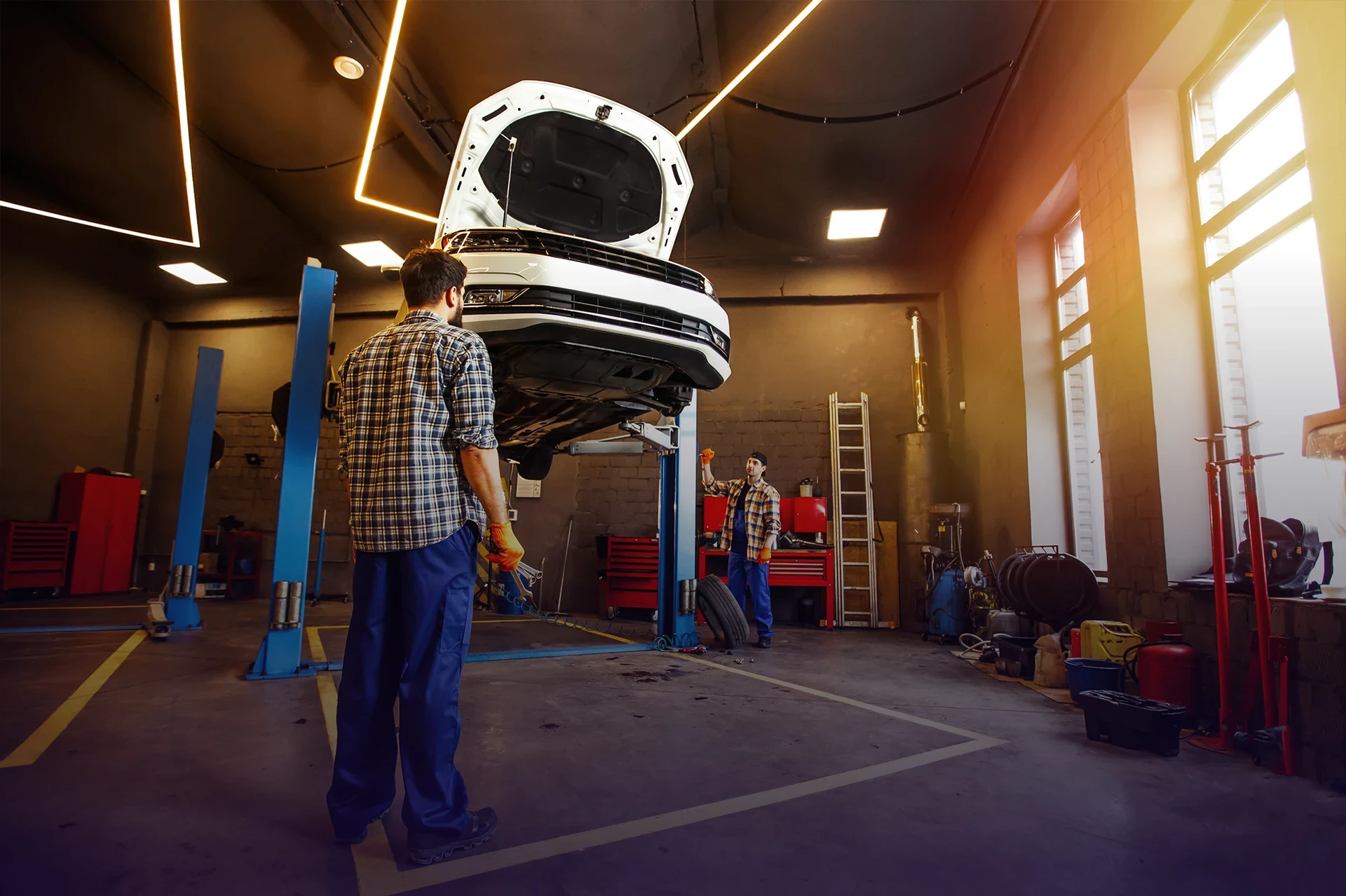 Garage automobile utilisant une solution digitale pour gérer les entretiens et les clients