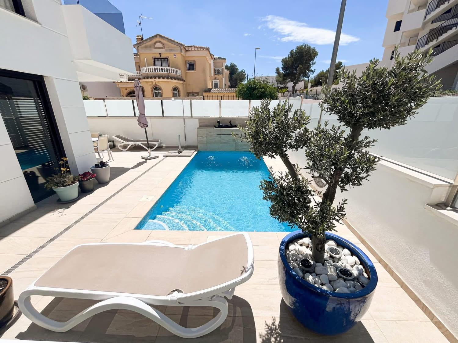 Villa Moderne "Blue Lagoon" Villamartin — 2