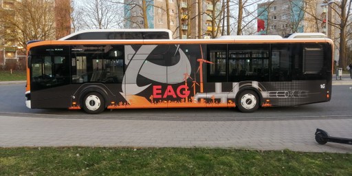 Bus mit der EAG Follierung