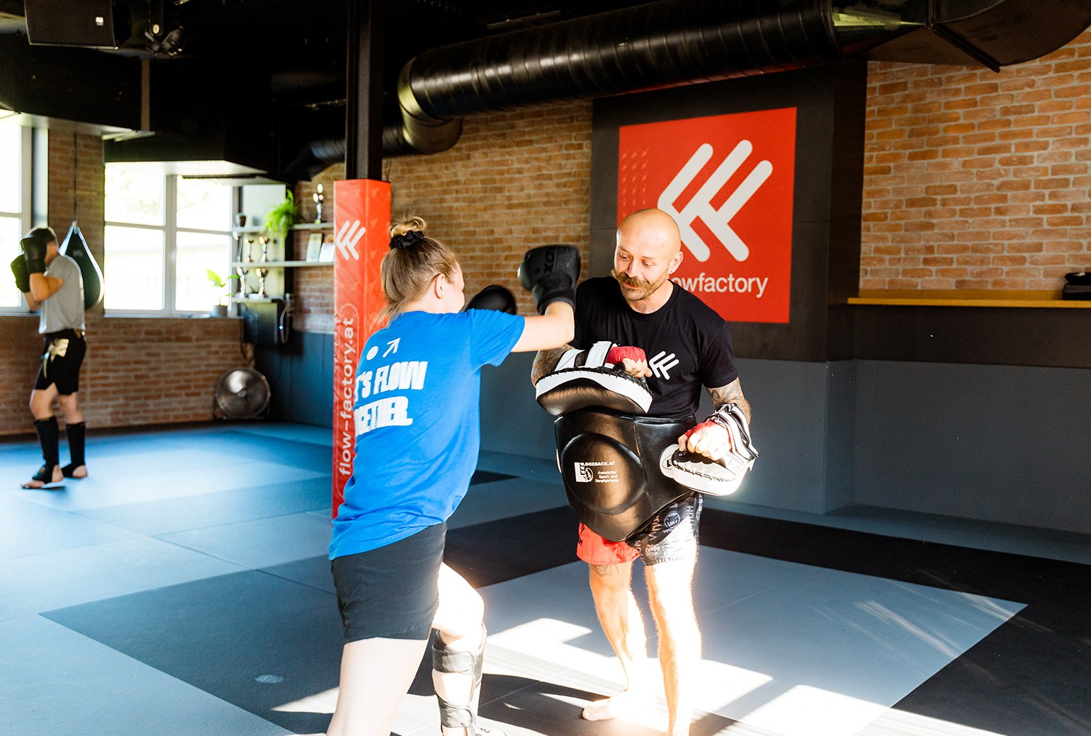 flow-factory-muay-thai-probetraining-ausmachen-2-kampfsport-in-braunau
