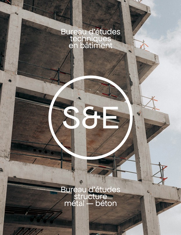 Monogramme S&E sur une photo d'un bâtiment en construction.