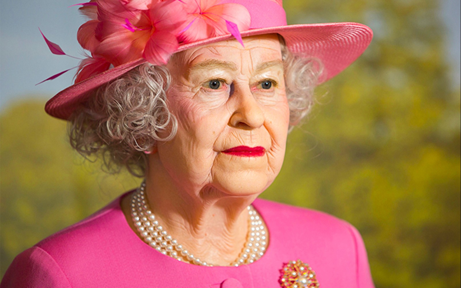 Wax figure in pink attire at Panoptikum, Hamburg River Cruise tour.