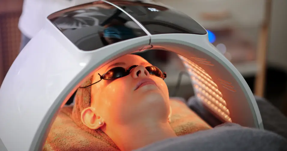 Red light therapy may promote fat metabolism and reduce body fat.