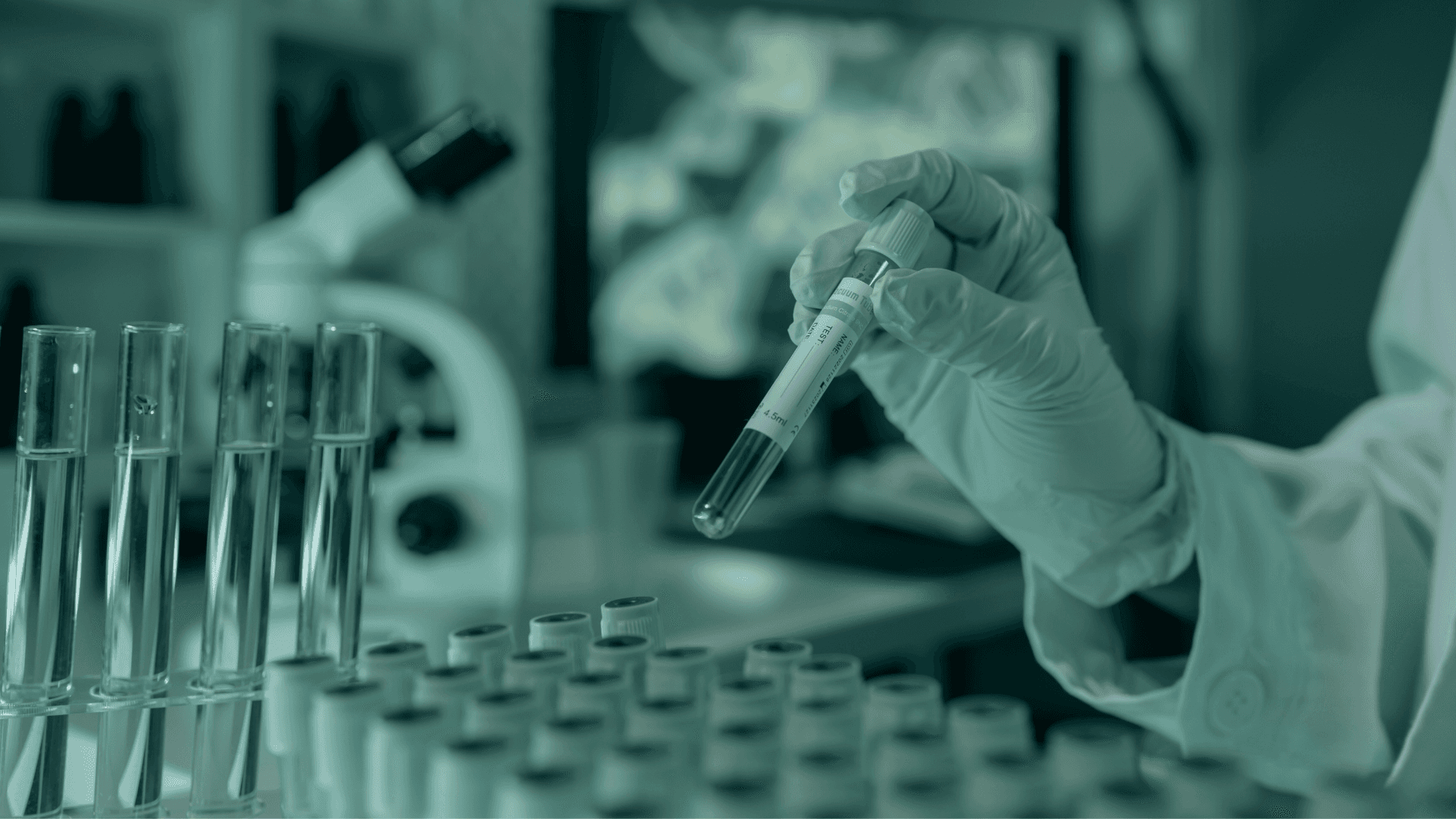 Scientist in laboratorium