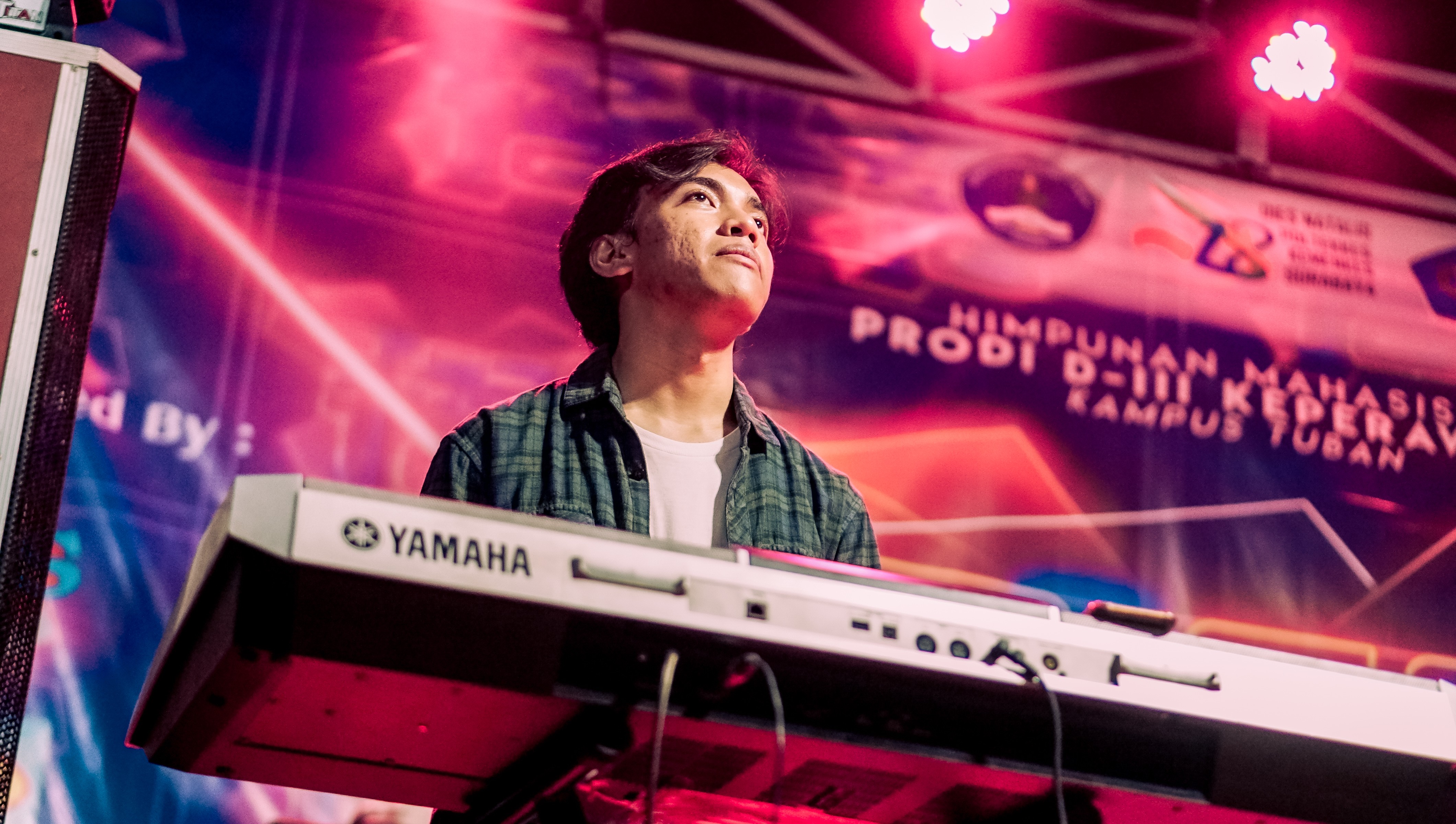 Hafid as Keyboardist of ITS Jazz, perfom at Poltekkes Tuban