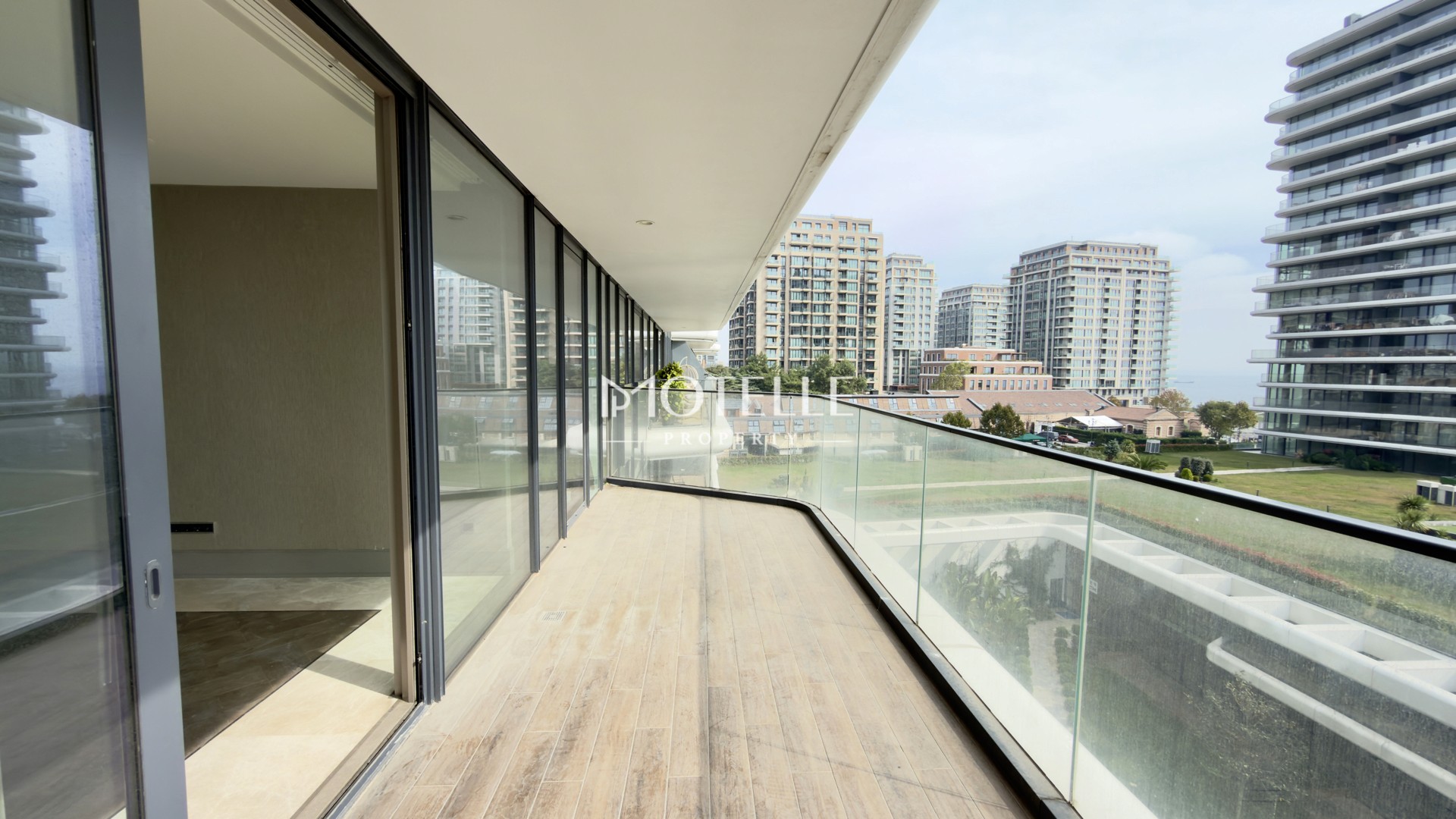 Spacious 31.68 m² private balcony in Yedi Mavi