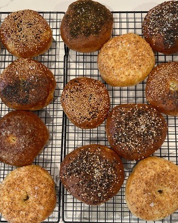 Bagels on cooling rack 