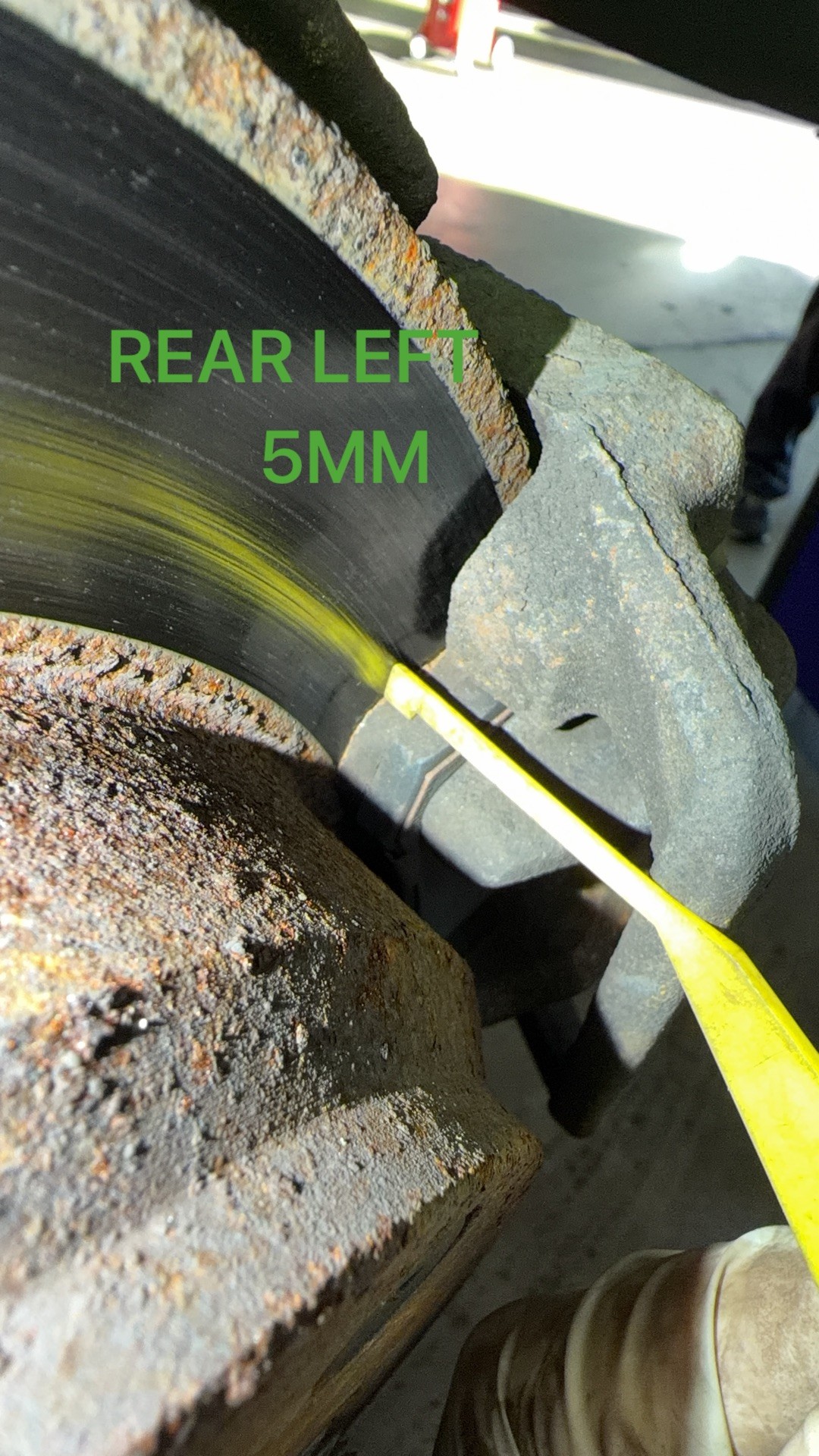 Rear left brake pad measured at 5 mm against the rotor